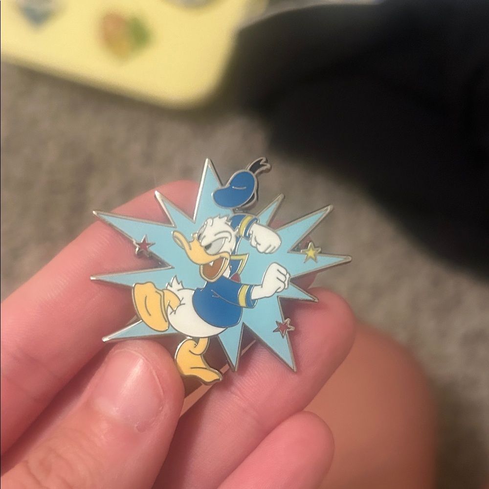 Donald Duck Enamel Pin